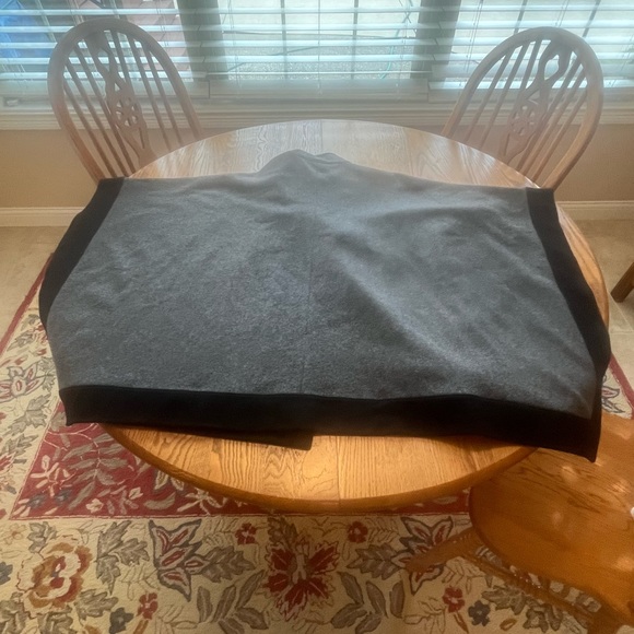 Jones NY Vintage 80’s-‘90’s Women’s Gray Wool Cape Poncho One Size Black Trim - Picture 8 of 8